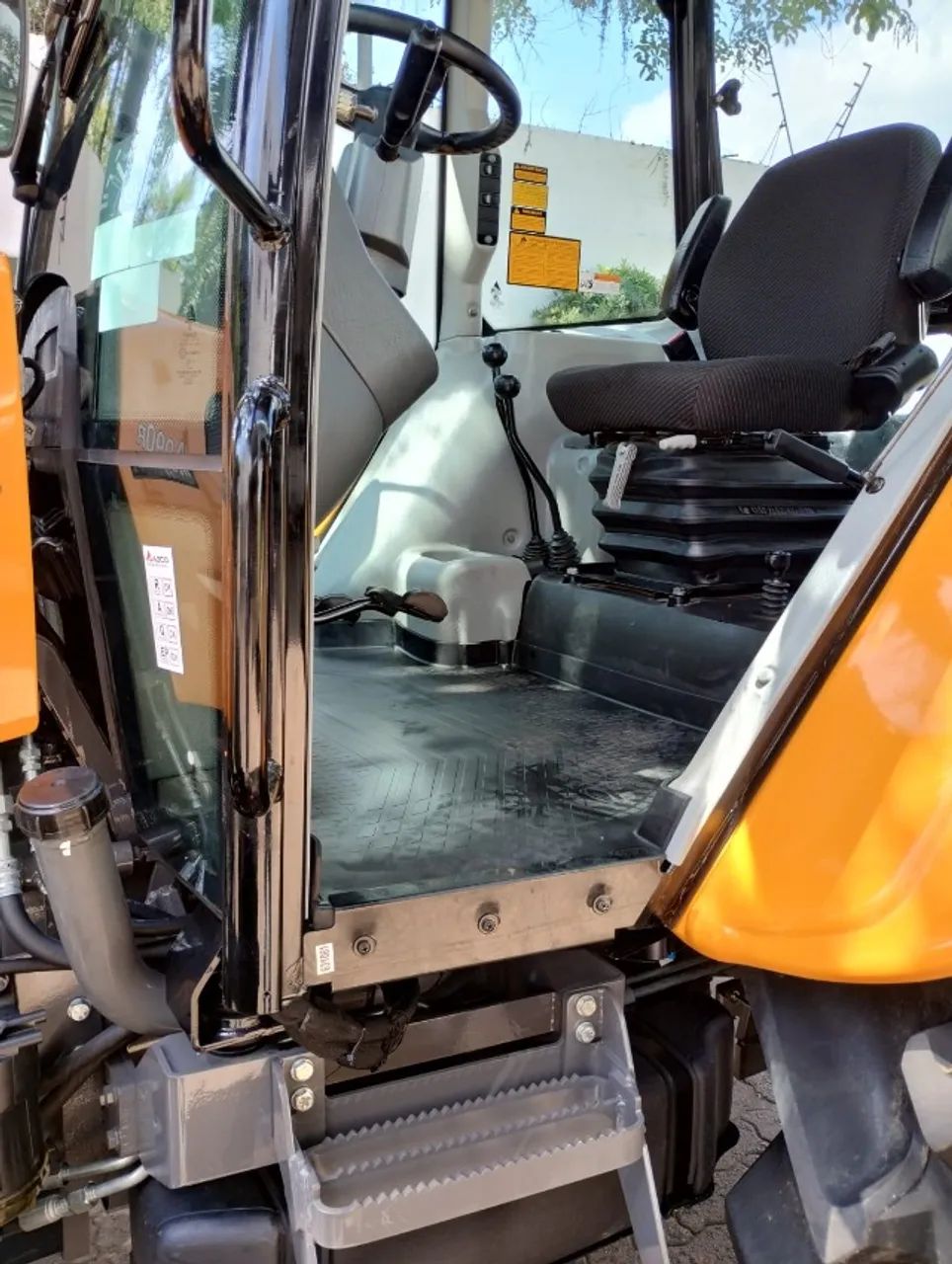 A990R cabinado ano 2024 com apenas 142 horas - Foto 5