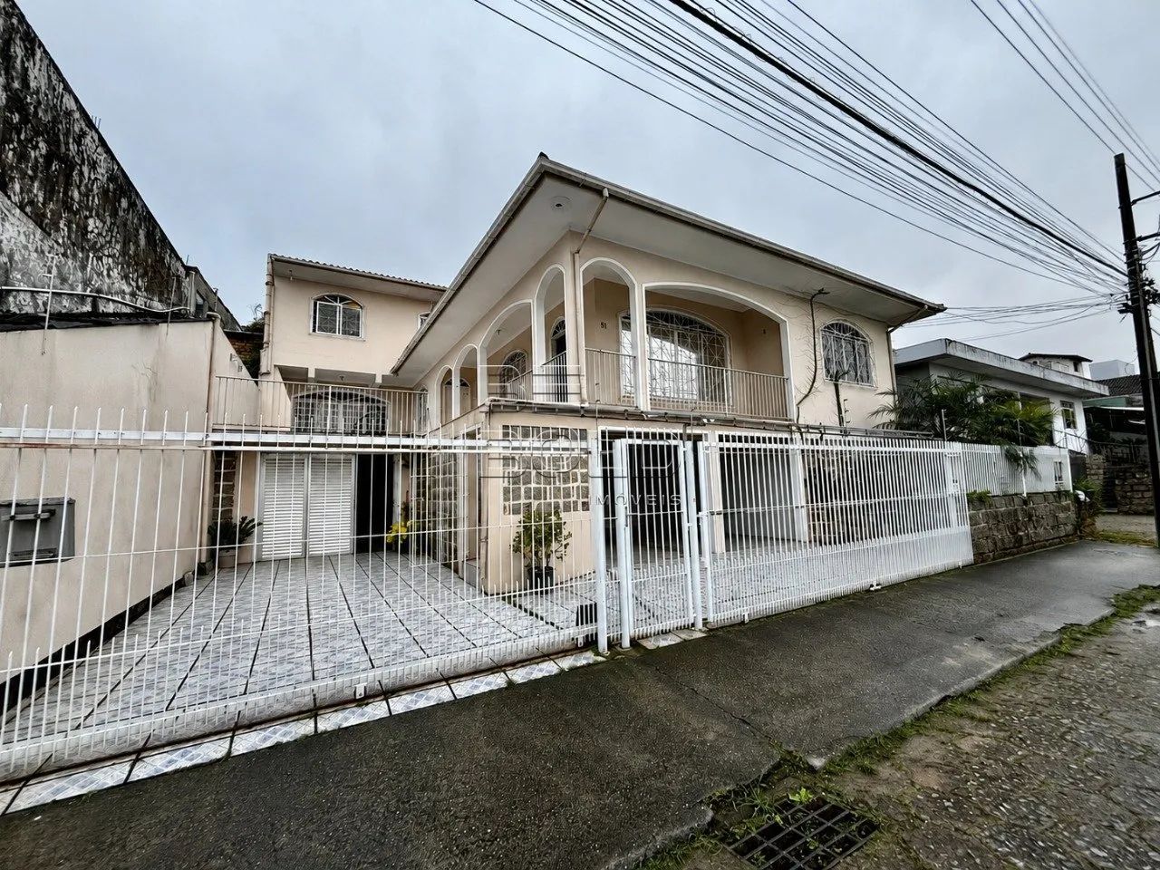 Casa com 7 dormitórios e 4 suítes em Capoeiras