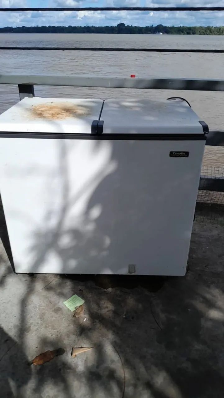 Alugo freezer, louças, mesas e cadeiras 