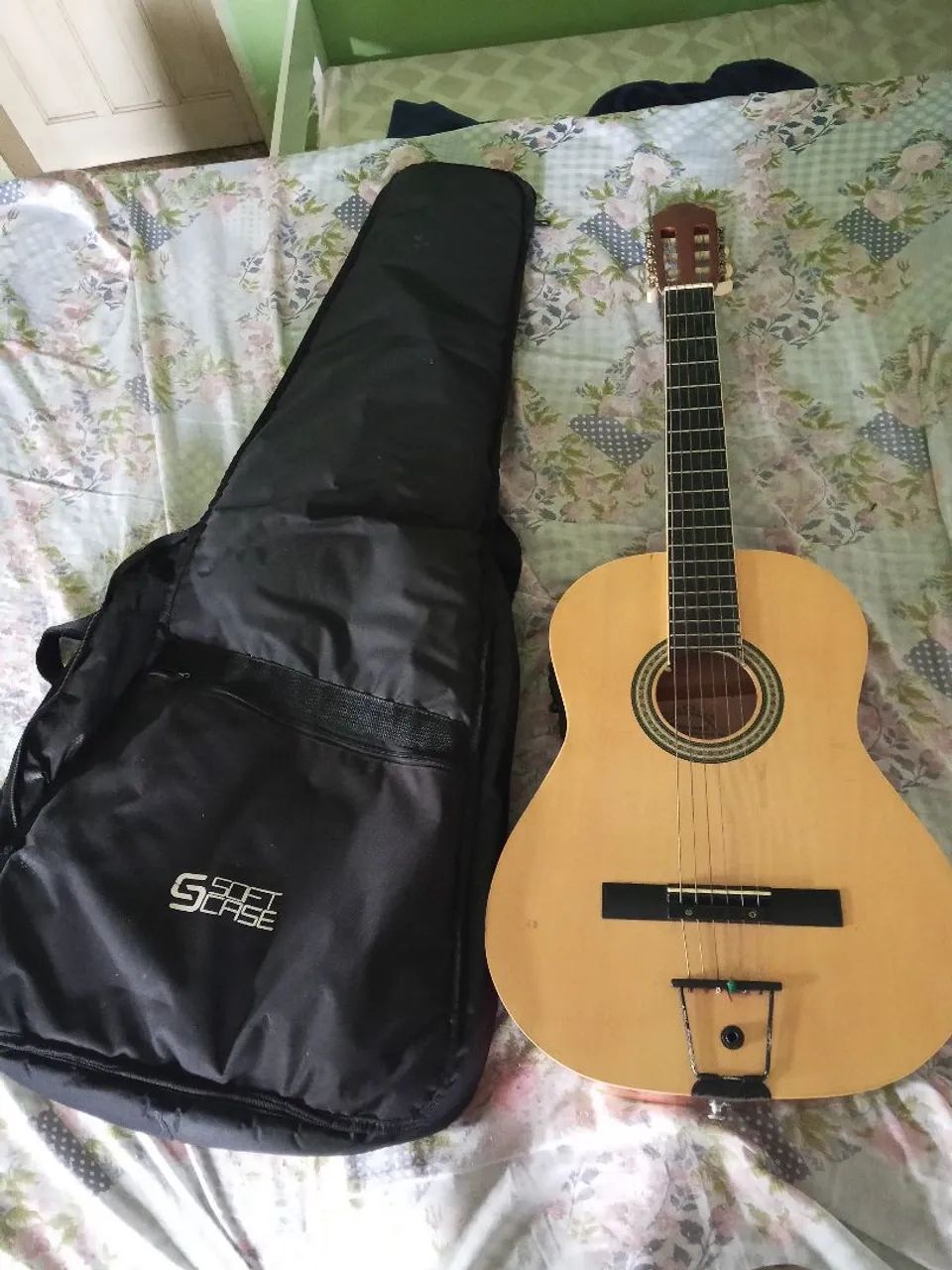 Violão em ótima estado com a capa incluso 
