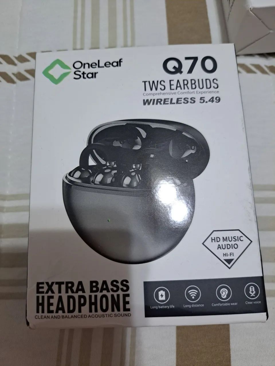 Dois fones de ouvidos 