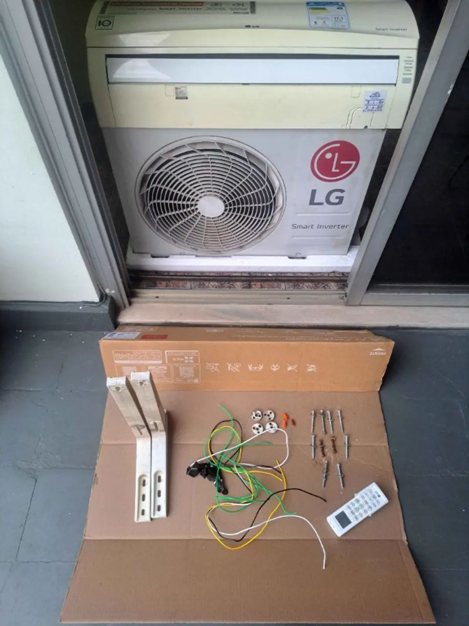 Ar-Condicionado Split LG Smart Inverter 7.500 BTUs (Defeito na Condensadora) - Foto 3