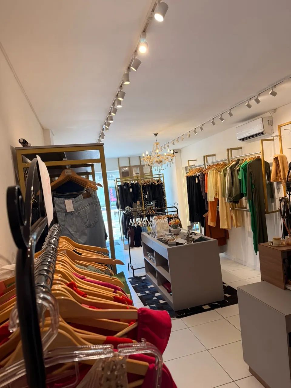 LOJA DE ROUPAS COMPLETA À VENDA - JOINVILLE/SC