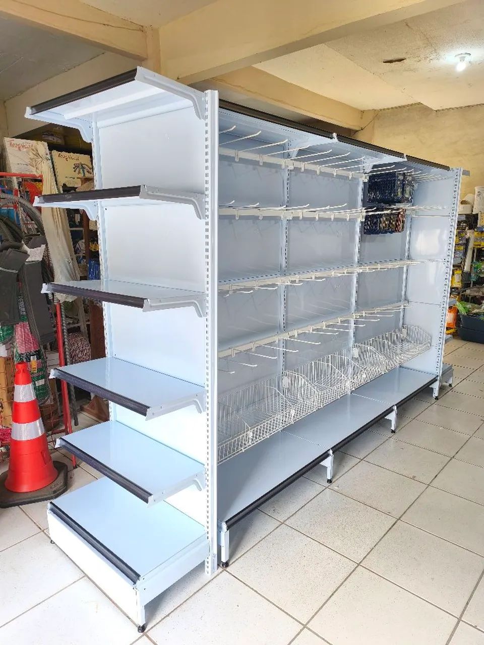 Gôndolas para lojas 