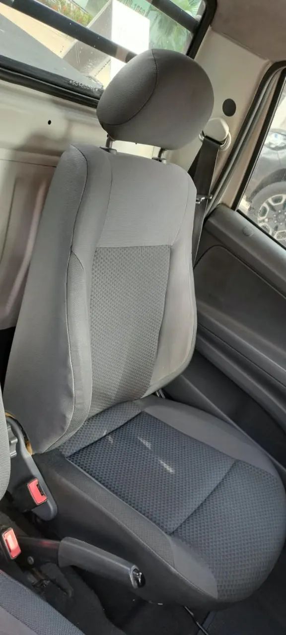 Volkswagen Saveiro Robust 1.6 Total Flex 8V 2018 - Foto 5