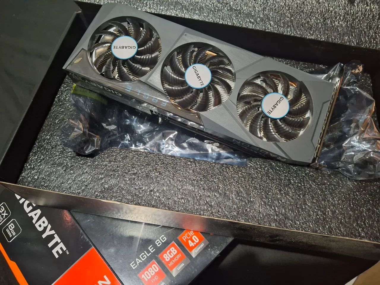 RX6600 eagle triple fan
