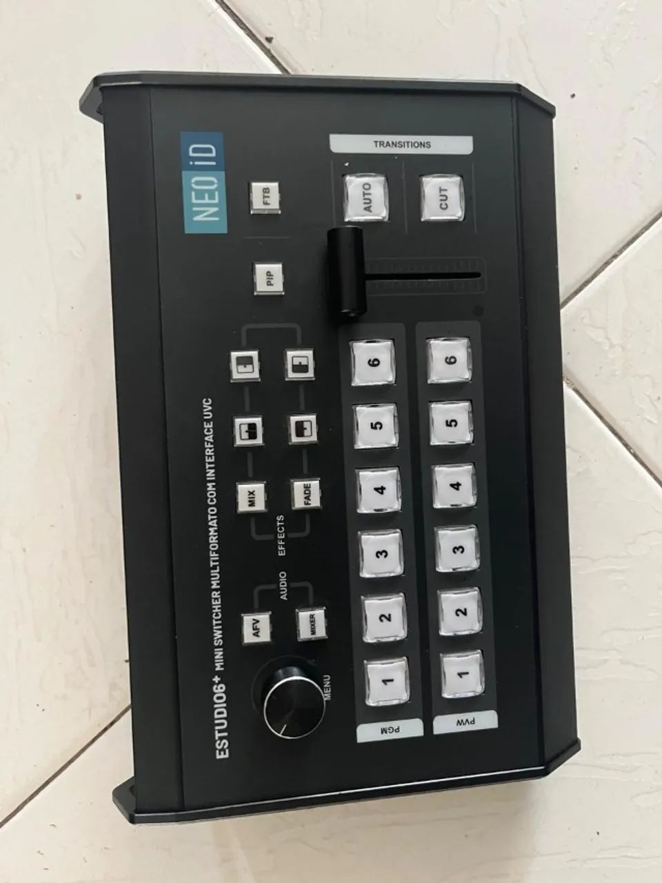 NeoID ESTUDIO 6+ Switcher (mesa de corte)