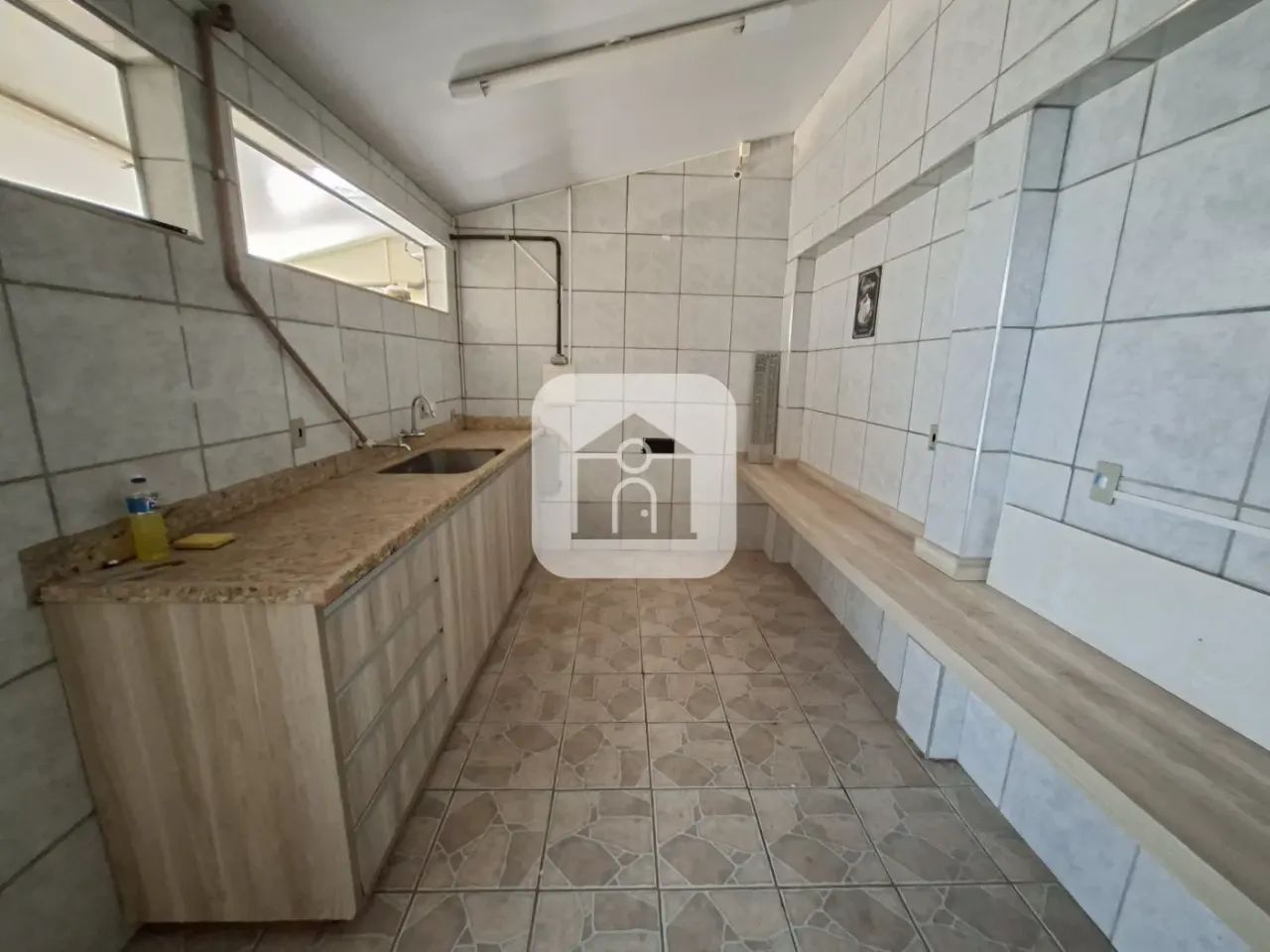 Casa comercial para locação no bairro Brasil