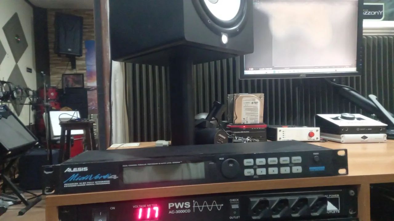 Processador de Efeitos Alesis MidiVerb 4