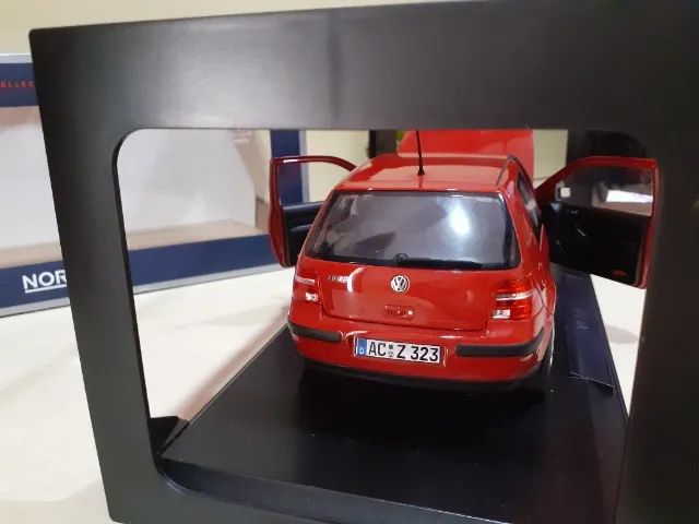 Miniatura Volkswagen Golf Mk4 2002 1/18 Norev - Foto 3