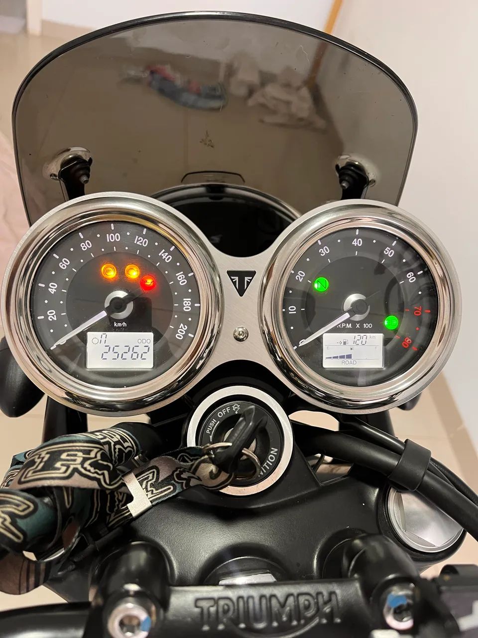 Triumph T120B 2018 - Foto 2