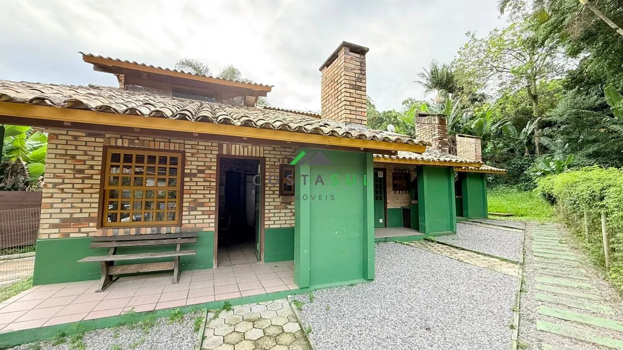 POUSADA COM 3 CABANAS À VENDA NA PRAIA DA FERRUGEM  GAROPABA/SC