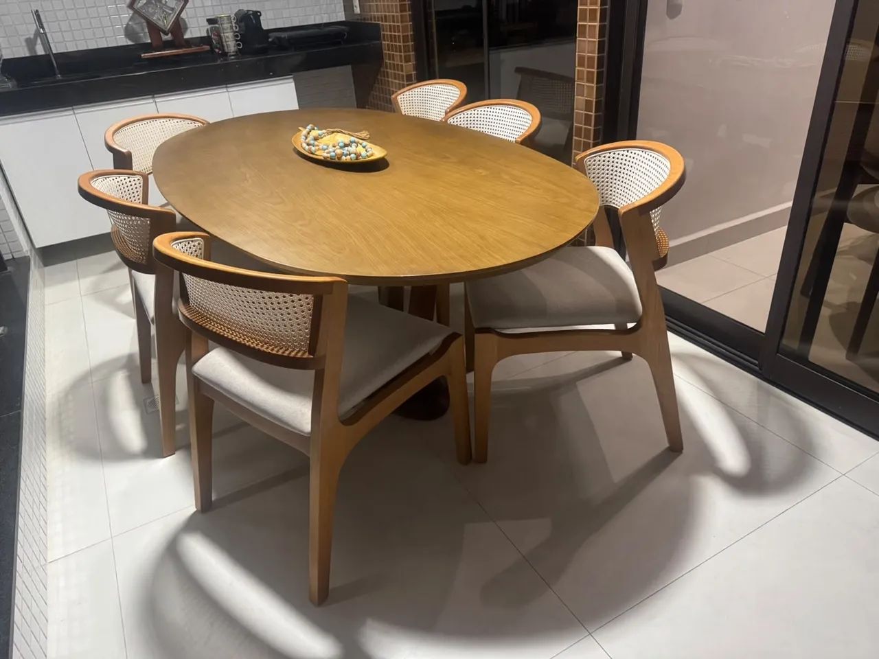Mesa de madeira da Jacauna com 6 cadeiras  - Foto 2