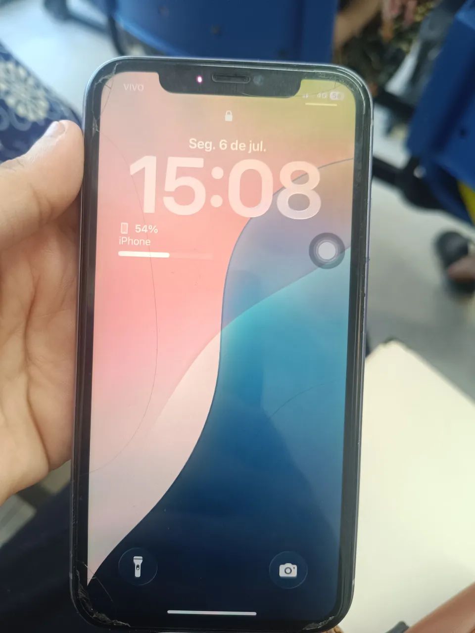 iPhone 11 64gb lilás pegando tudo