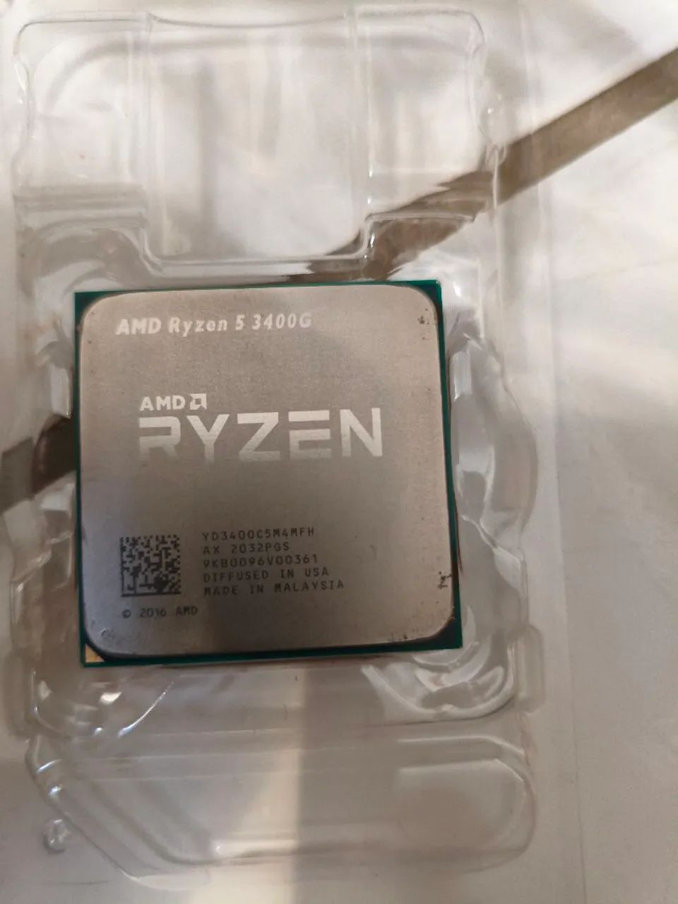 Vendo processador AMD Ryzen 5 3400 g com radeon Vega 11