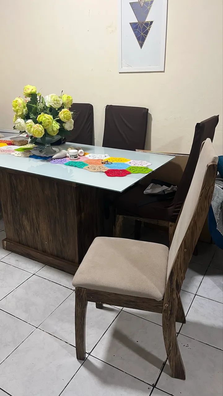 Vendo mesa de jantar 6 lugares 