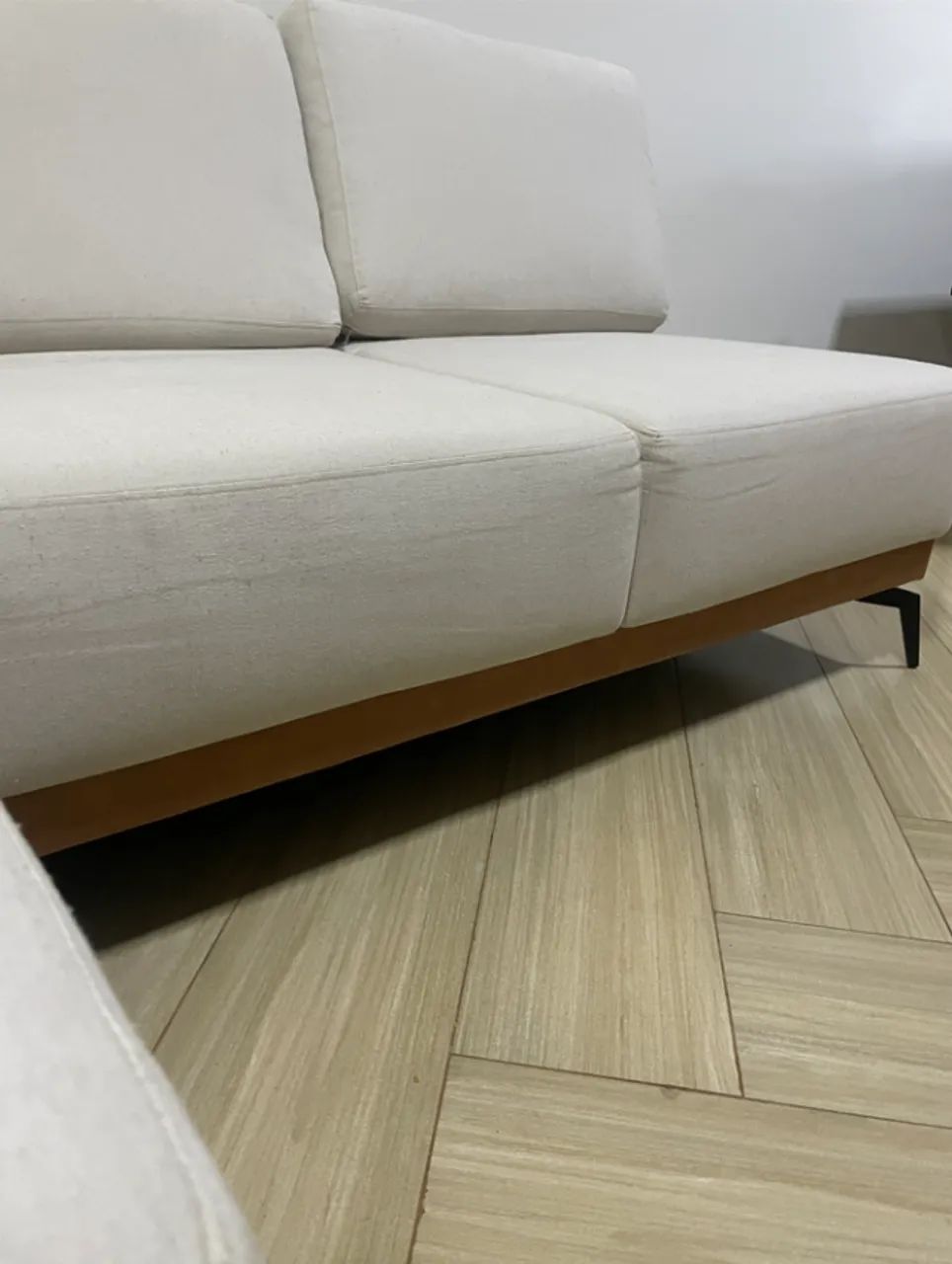 Sofá de Sala em Linho Off White com Couro Caramelo - Foto 4