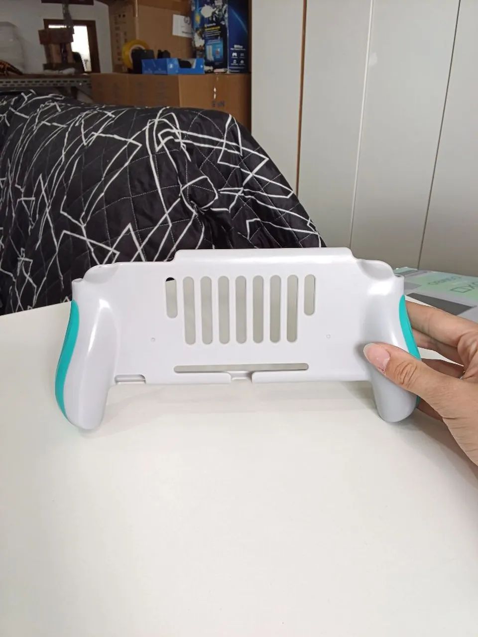 Vendo Grip Branco e Azul Nintendo Switch Lite Semi novo  - Foto 2