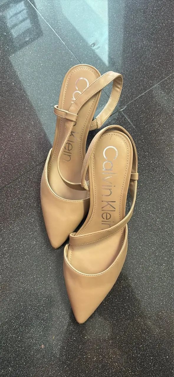 Scarpin Calvin Klein usado somente 1 vez - Foto 3