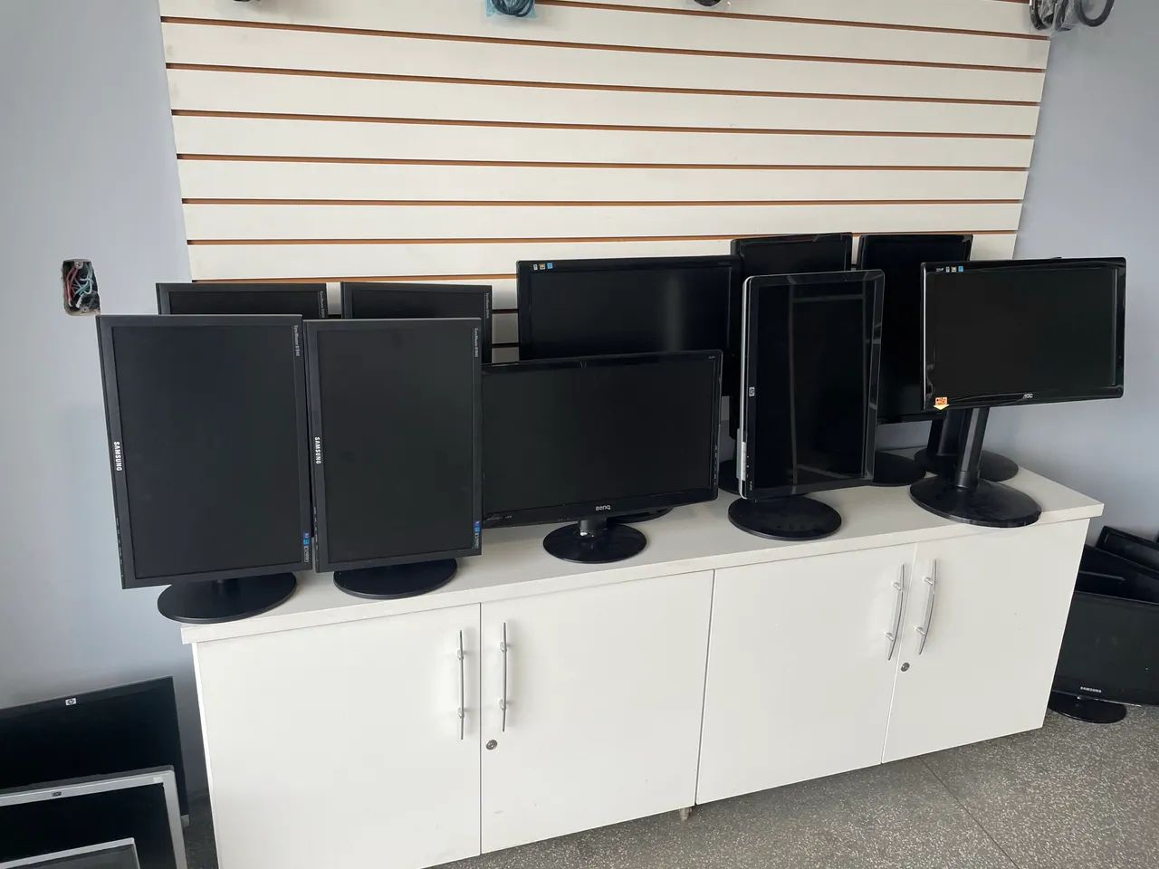 Multi-brand Monitors and Screens415076792738129925