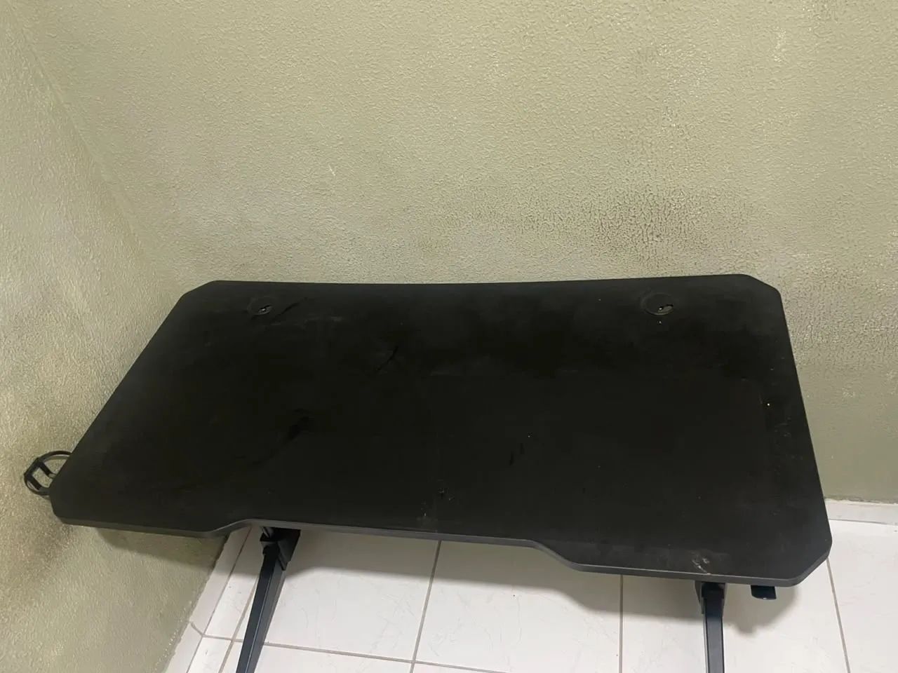 MESA GAMER KBM PRATICAMENTE NOVA  - Foto 2