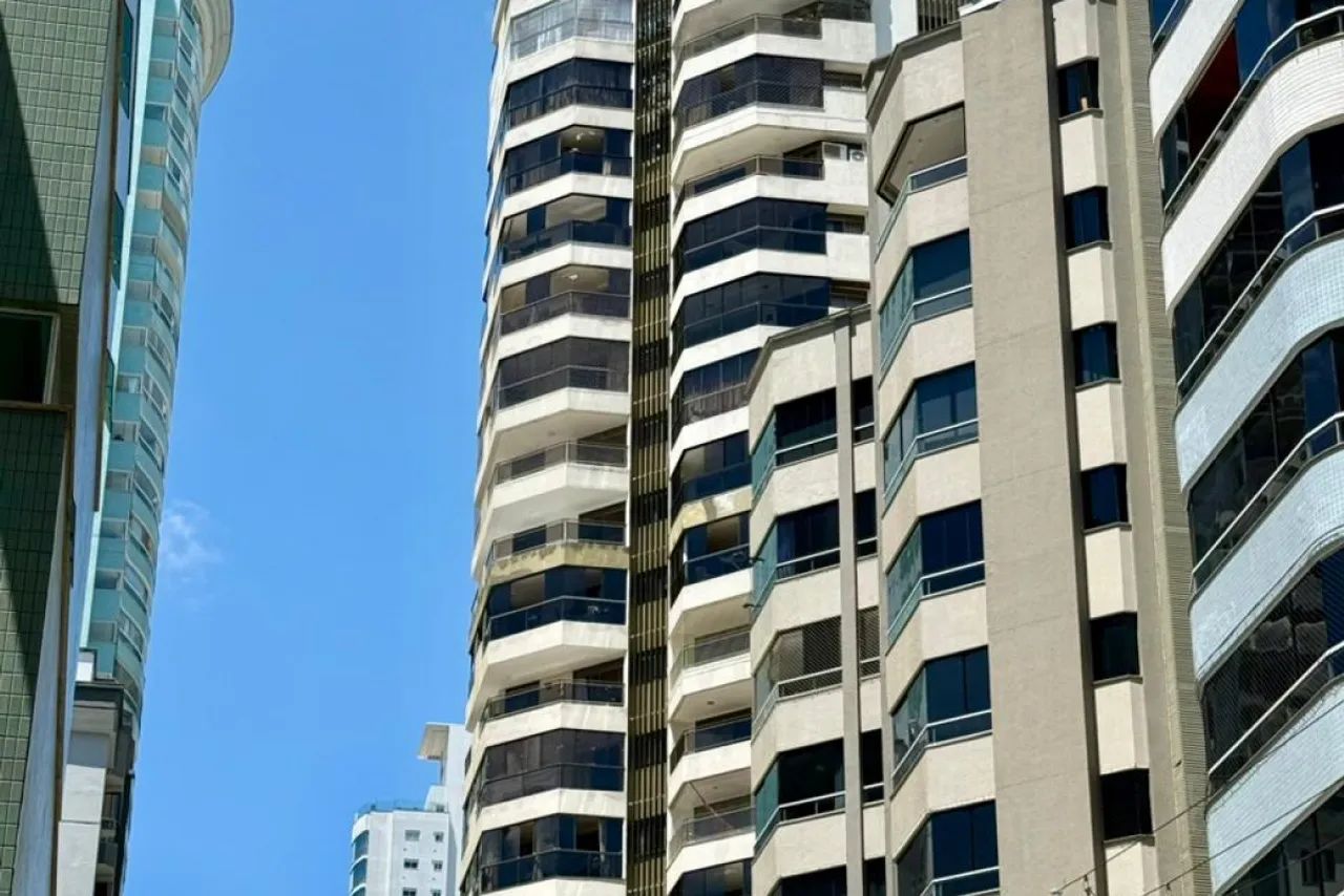 Apartamento QUADRA MAR em Balneário Camboriú - Foto 2