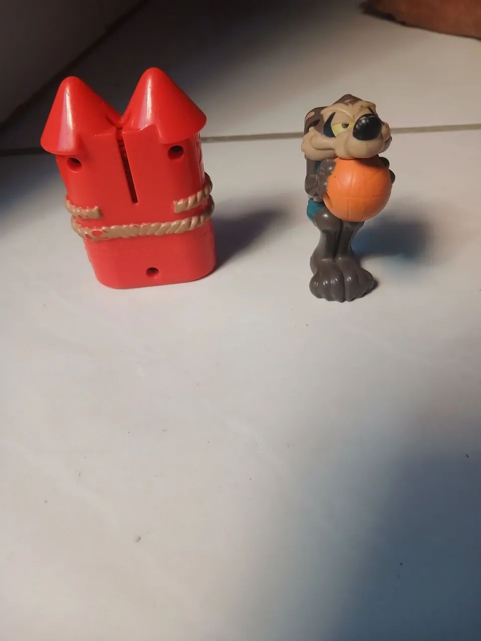 Boneco de plástico jogando basquete  - Foto 4