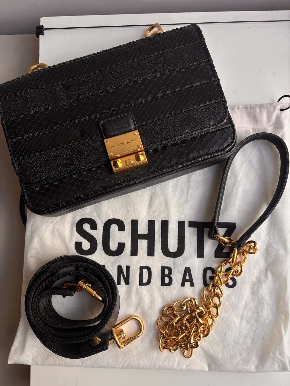 Bolsa Schultz preta com duas alças 