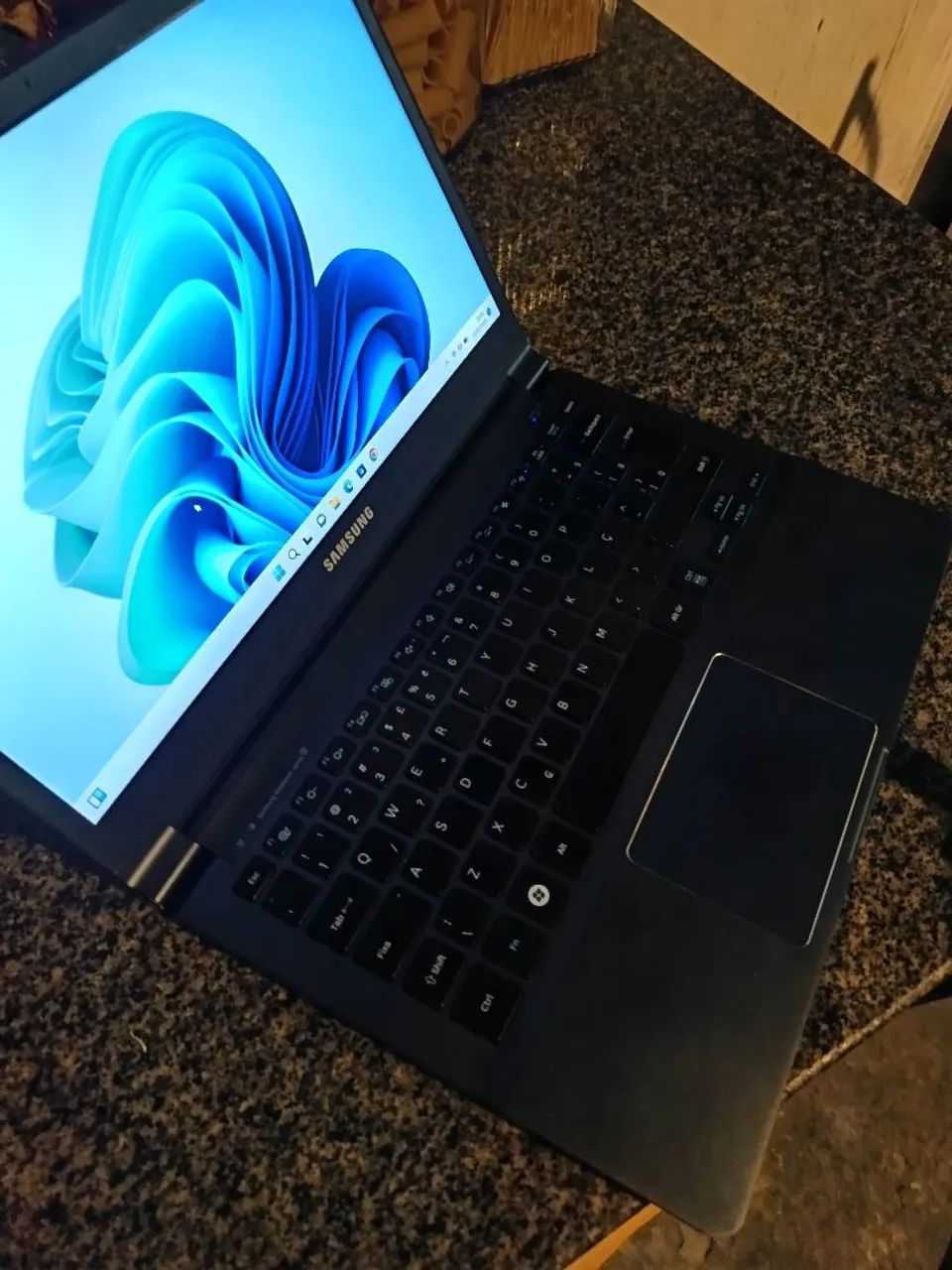 Reparo, formatação e instalação de PCs e Notebooks.