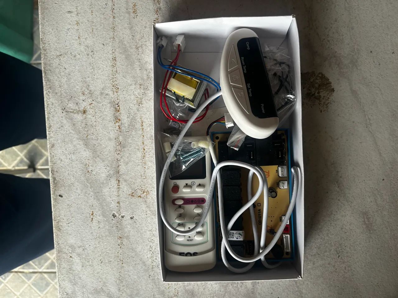 Vendo placa universal piso teto EOS nova 