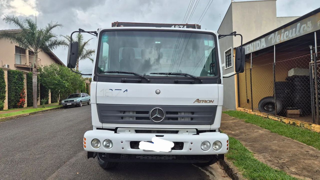Mb atron 1719 com baú  de bebida - Foto 2