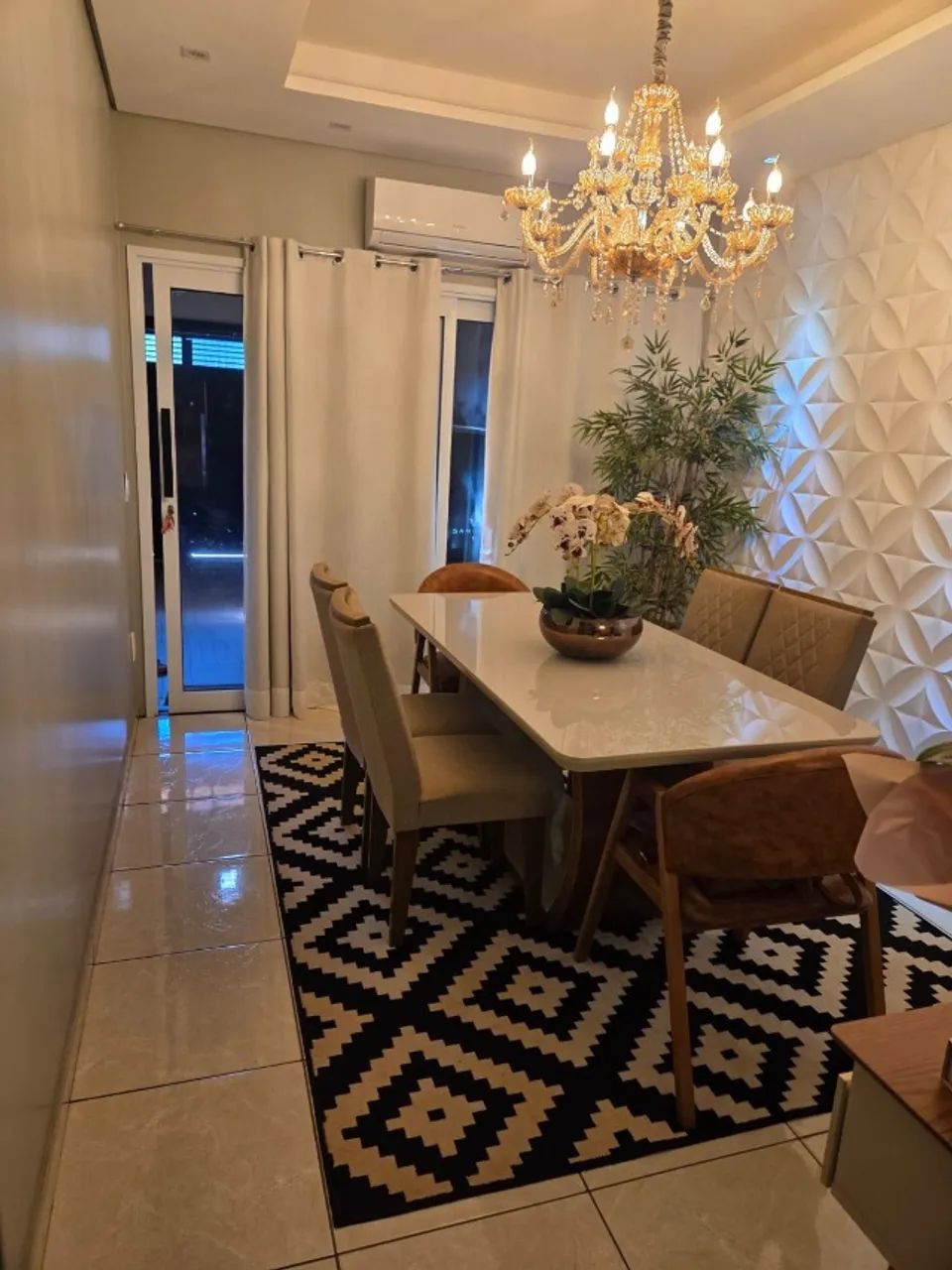 Casa com 3 Quartos - PORTEIRA FECHADA