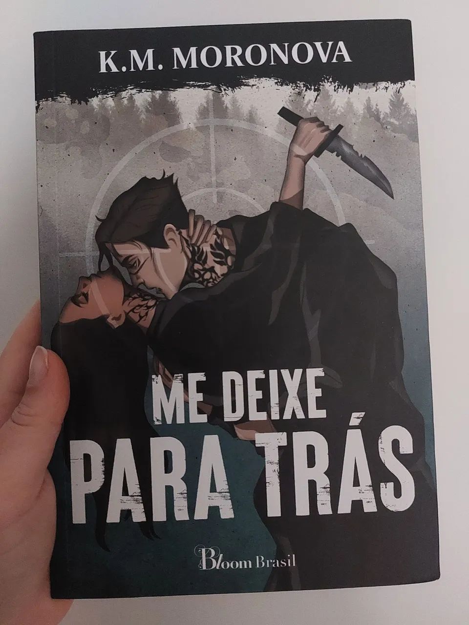 Me deixe para trás - KM Moronova