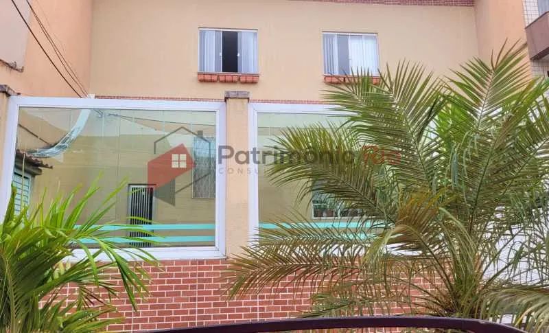 Casa bifamiliar com quintal piscina e churrasqueira!