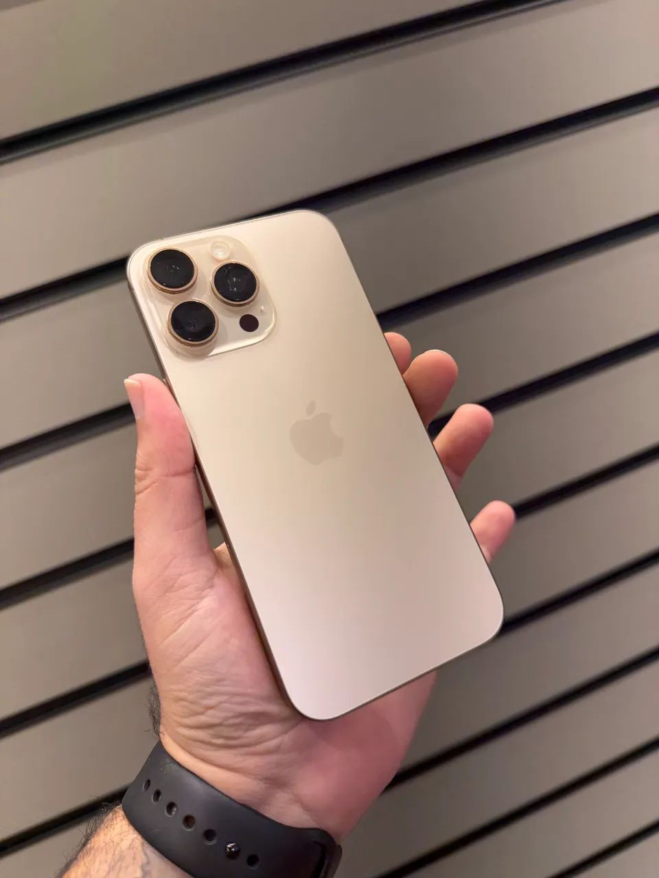 Iphone 16 pro max 256 gb chama ja