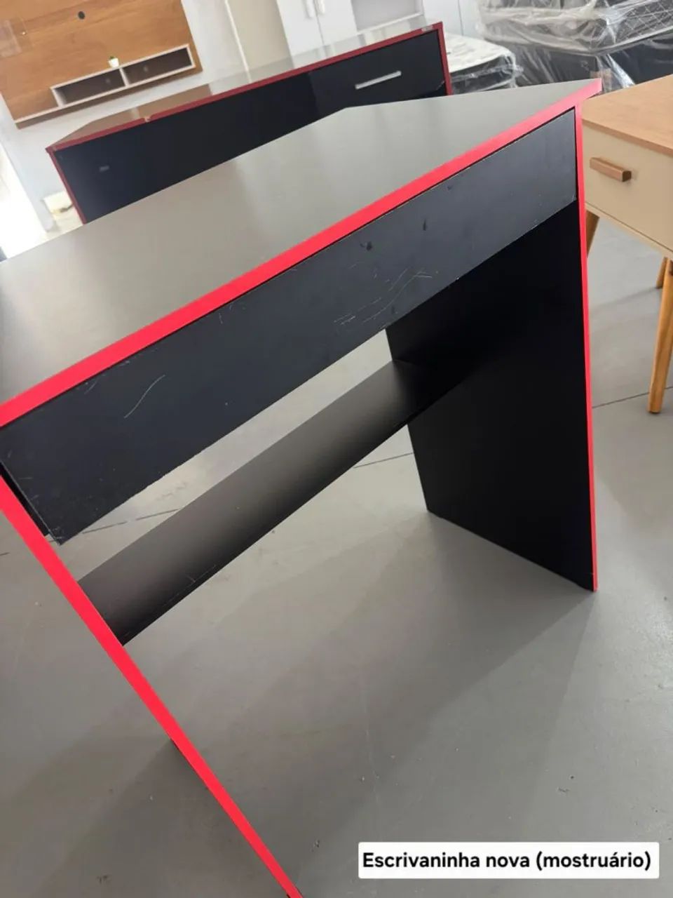 Escrivaninha nova (mostruário) - 150,00 A vista 