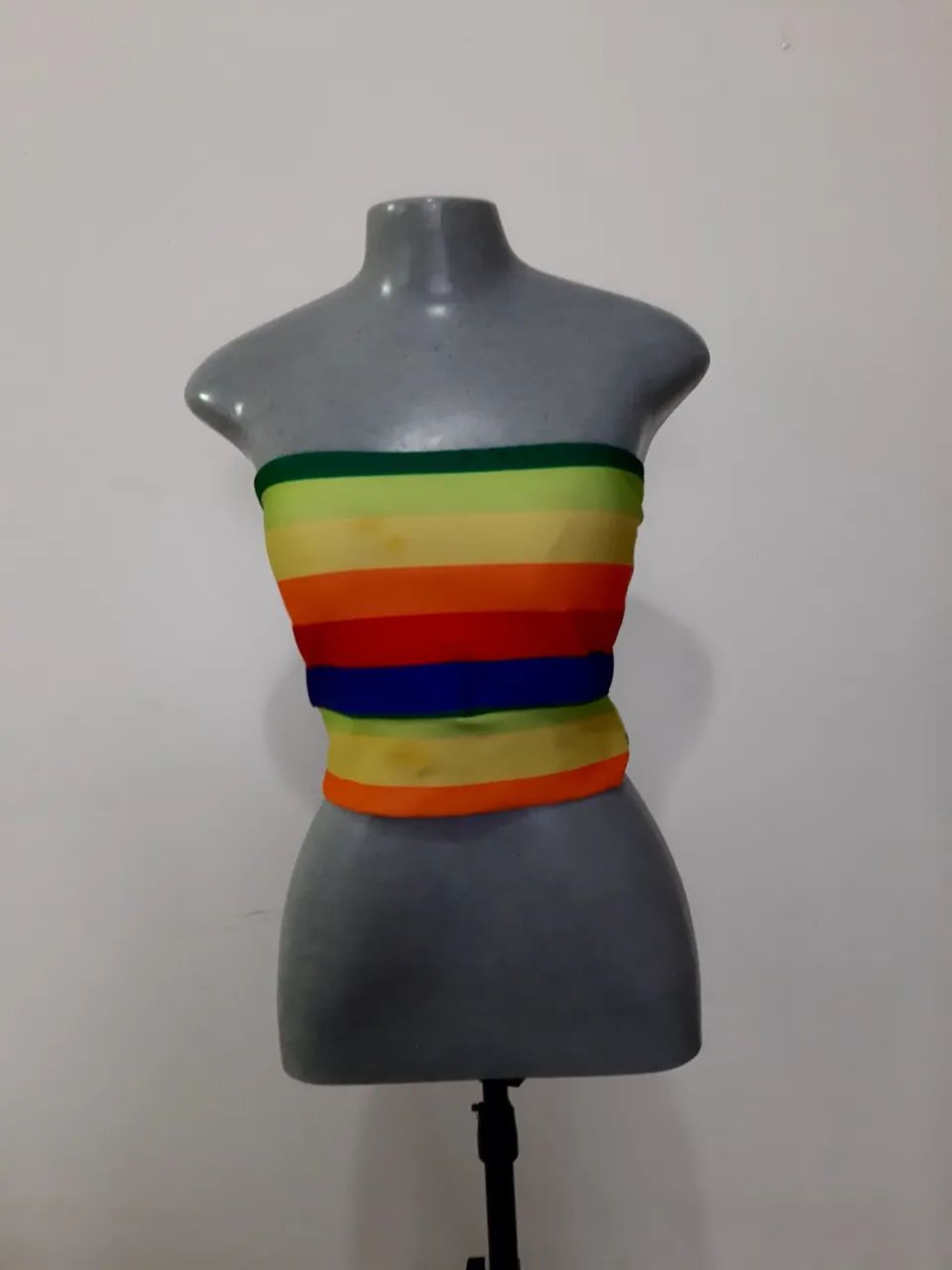 top cropped tomara que caia arco-íris - Foto 3