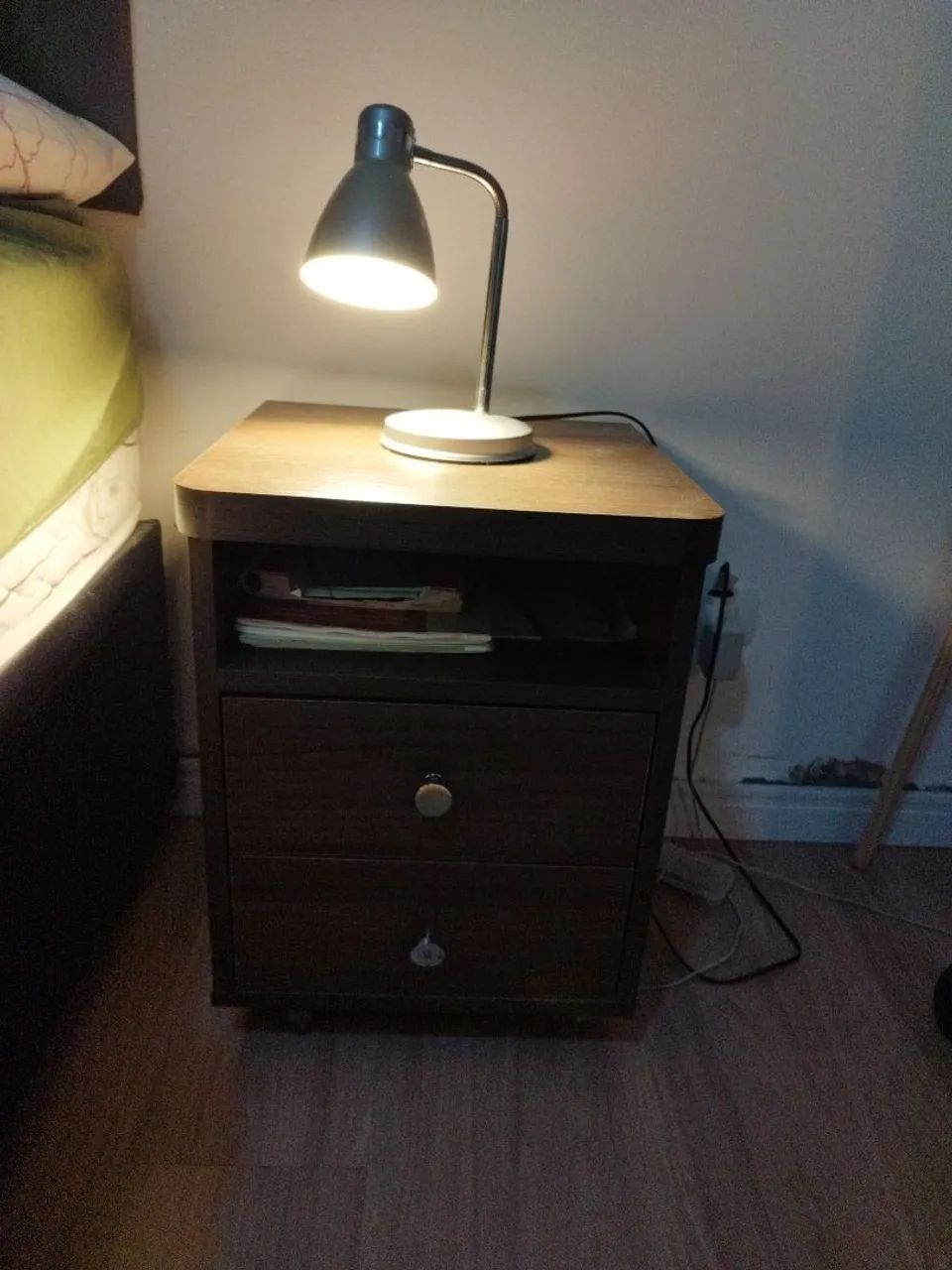 Mesa de cabeceira + brinde