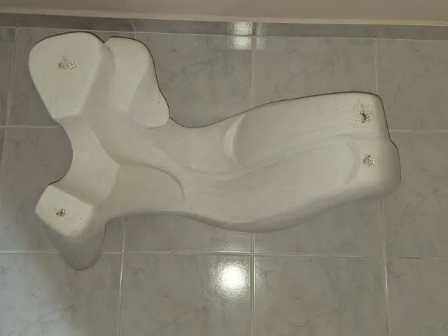 Mesa de Centro Elegante com Design Escultural e Contemporâneo - Foto 3