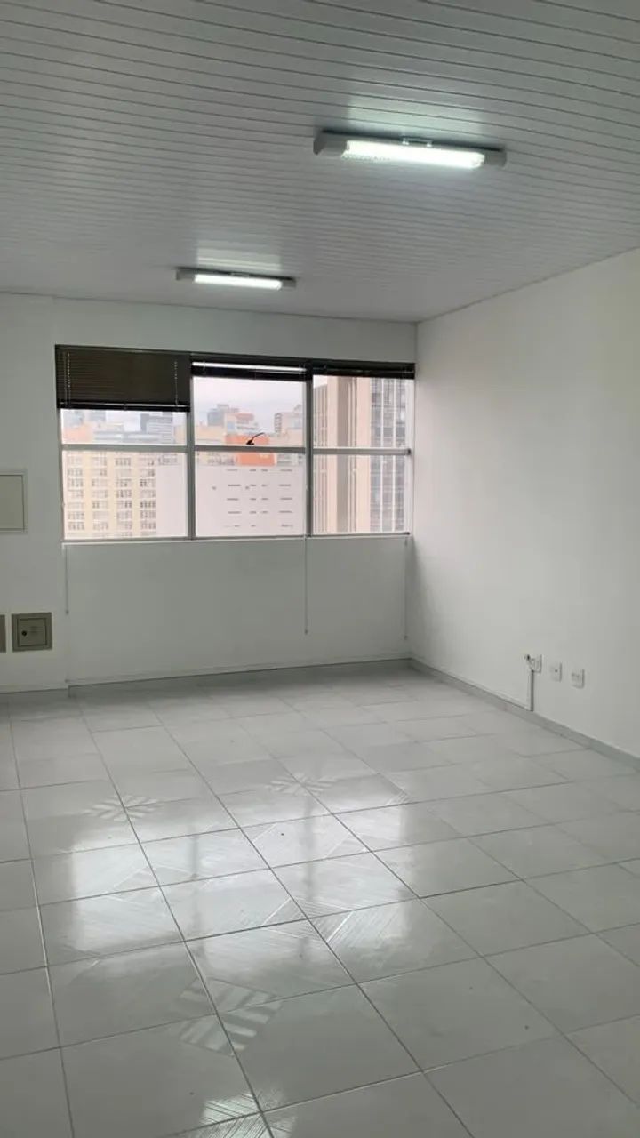 Alugo sala comercial com 34m2 no Centro de Curitiba - Foto 4