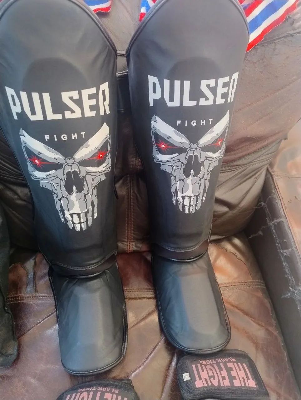 Caneleira e luvas para muay thai - Foto 2