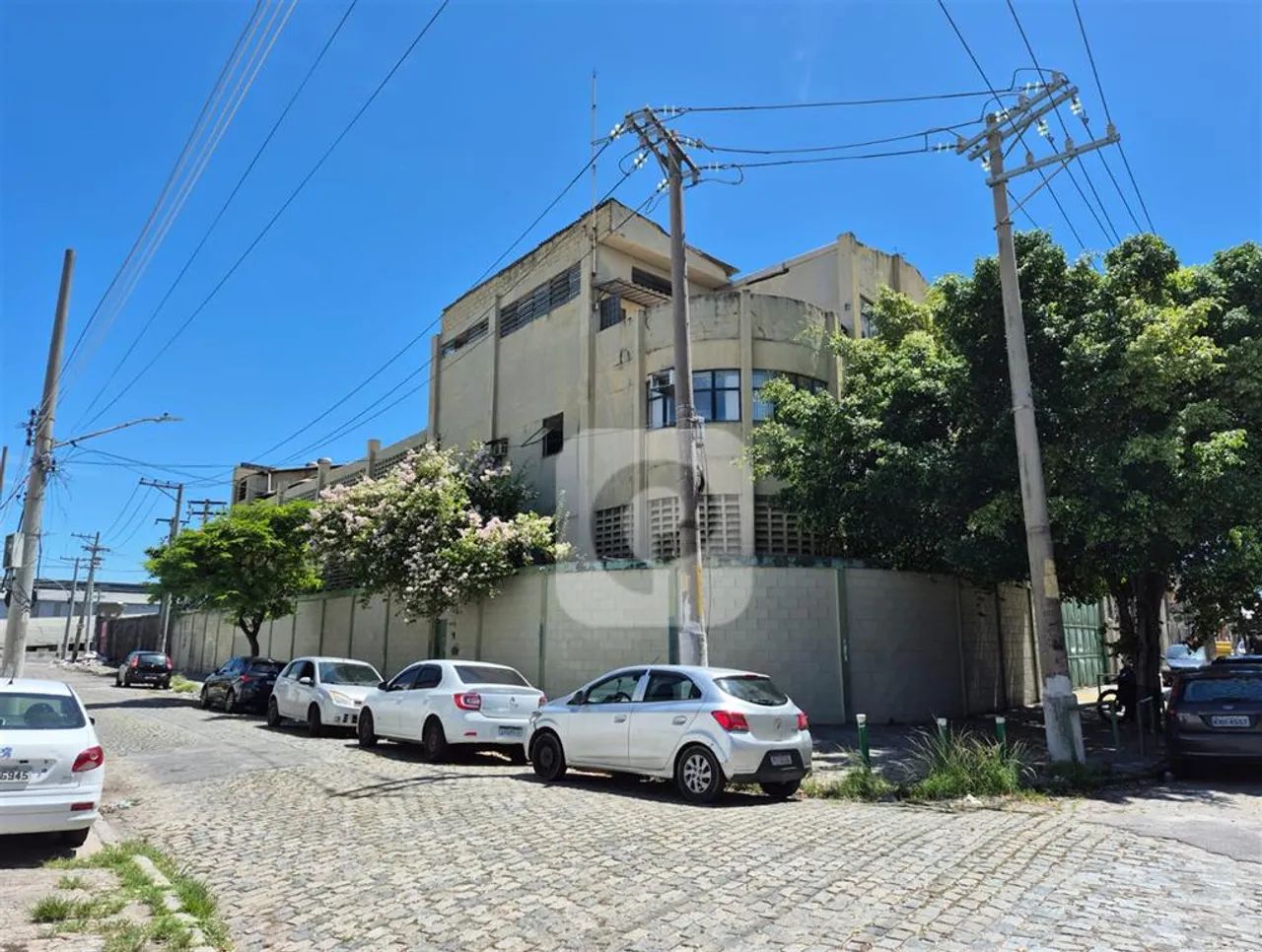 Galpão Industrial com Prédio Administrativo  Porteira Fechada