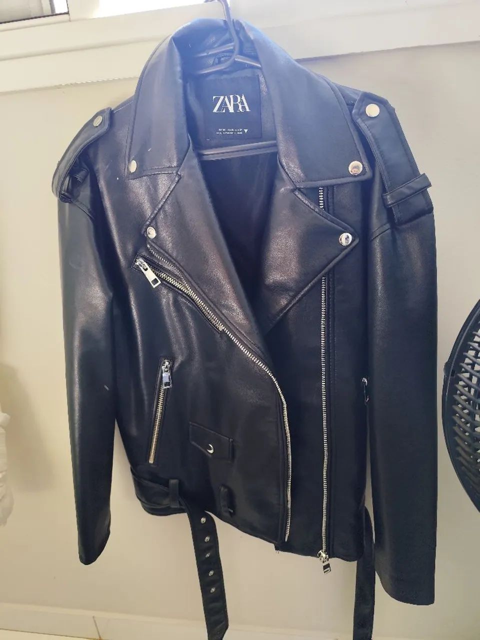 Jaqueta de couro Zara. 