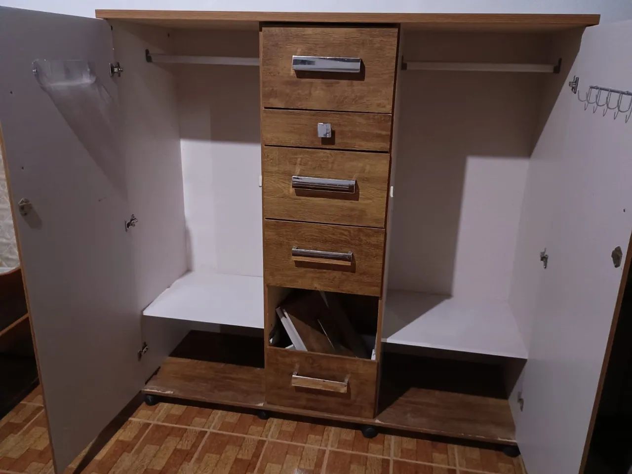 Cômoda com 6 gavetas e 2 portas, Mdp cor amêndoa - Foto 2
