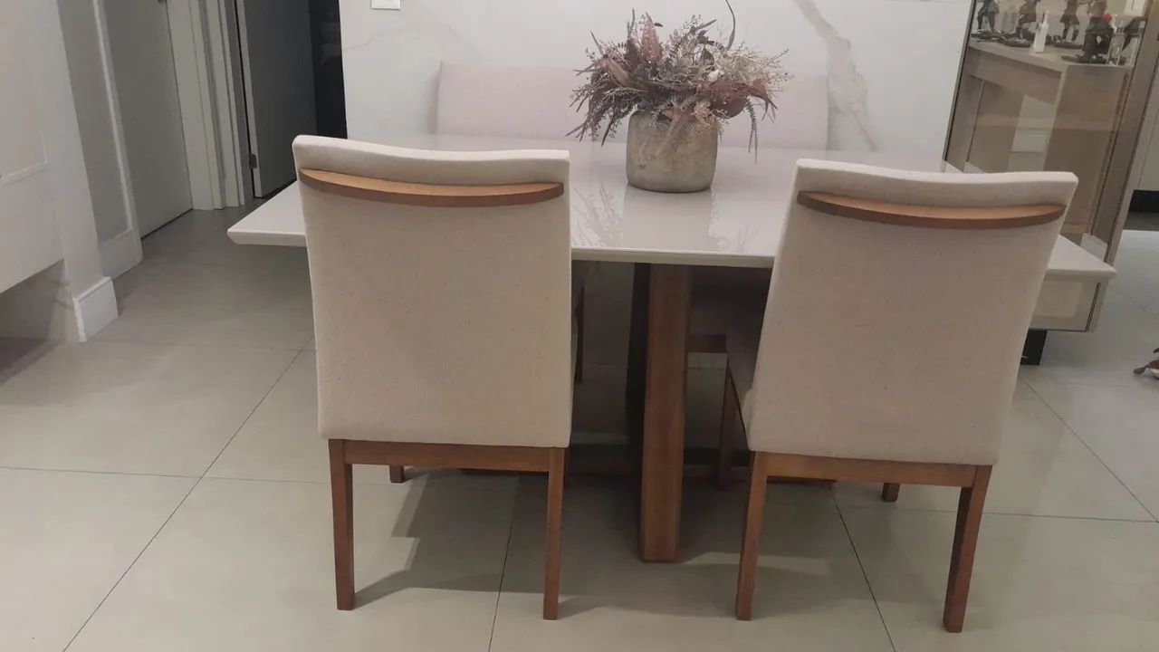 Mesa de jantar 4 cadeiras 