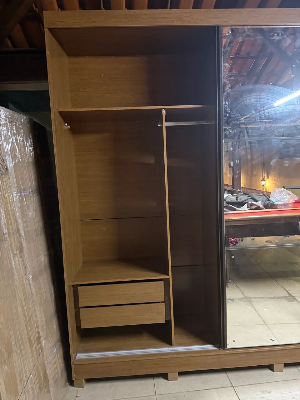 LINDO GUARDA ROUPA PRATICAMENTE NOVO - Foto 2