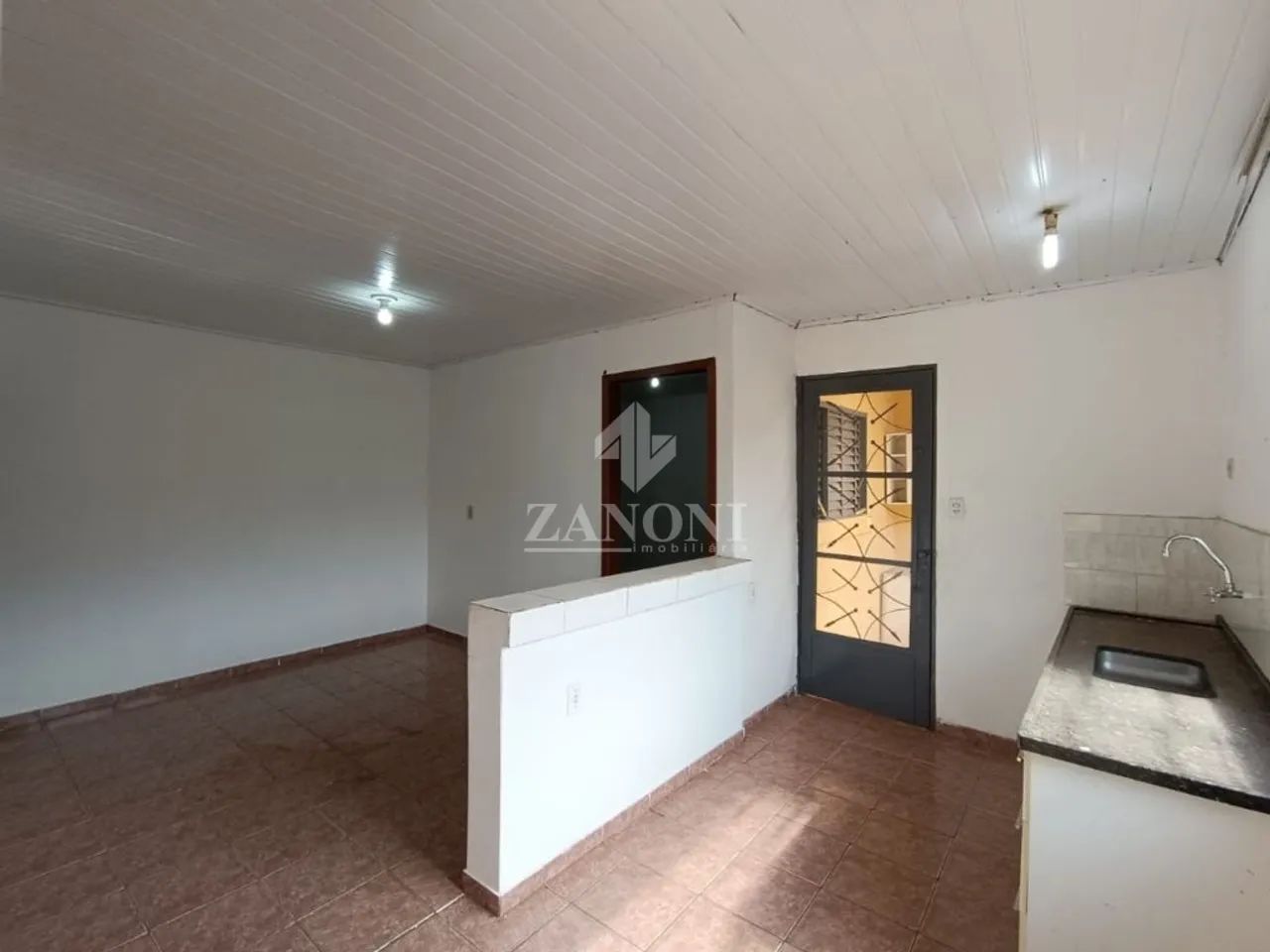 Aluga-se, casa Frente com dois quartos , casa dos fundos com dois quartos sendo uma suite. - Foto 3