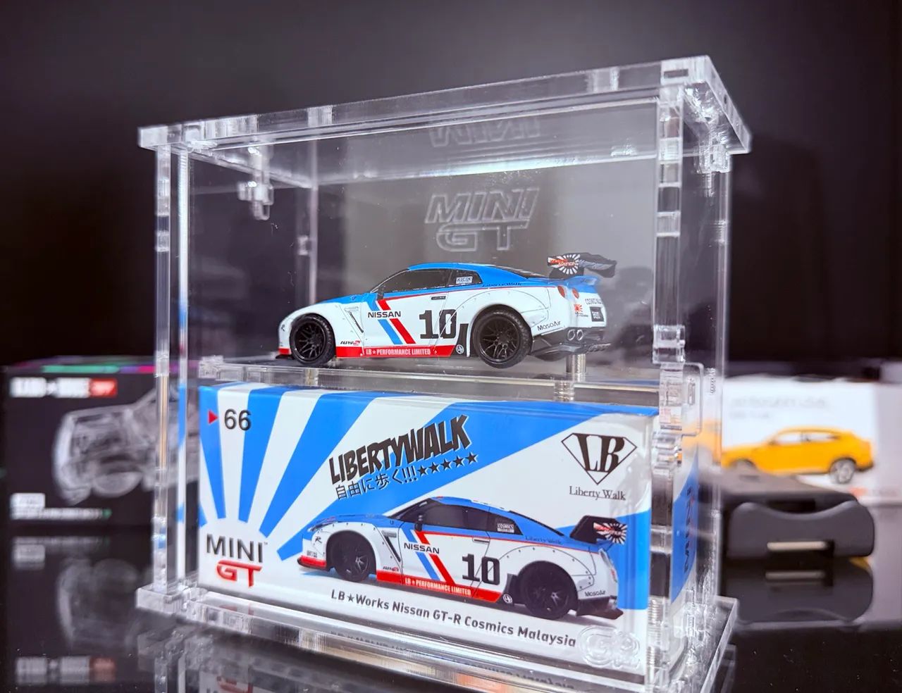 Mini GT R35 Cosmics Malaysia N66 + Coval - Hobbies e coleções