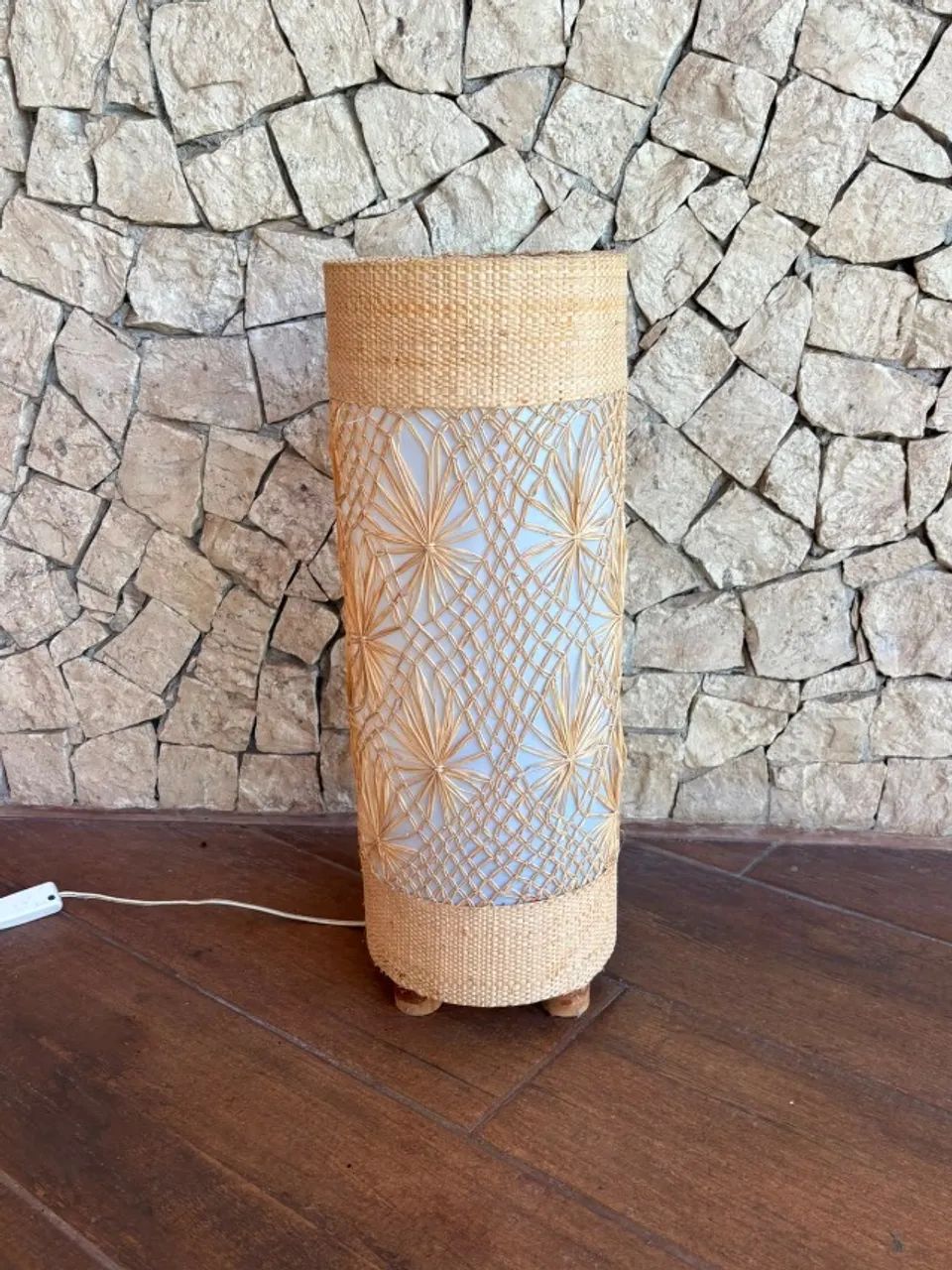 Luminária de chão rústica