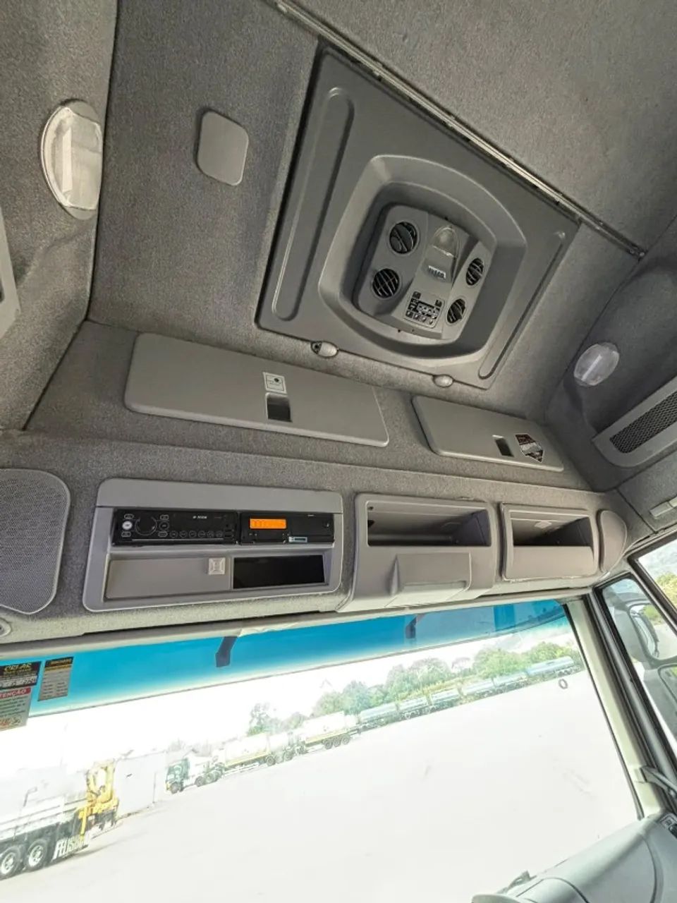 Iveco Tector 24-300 6x2 - Foto 3